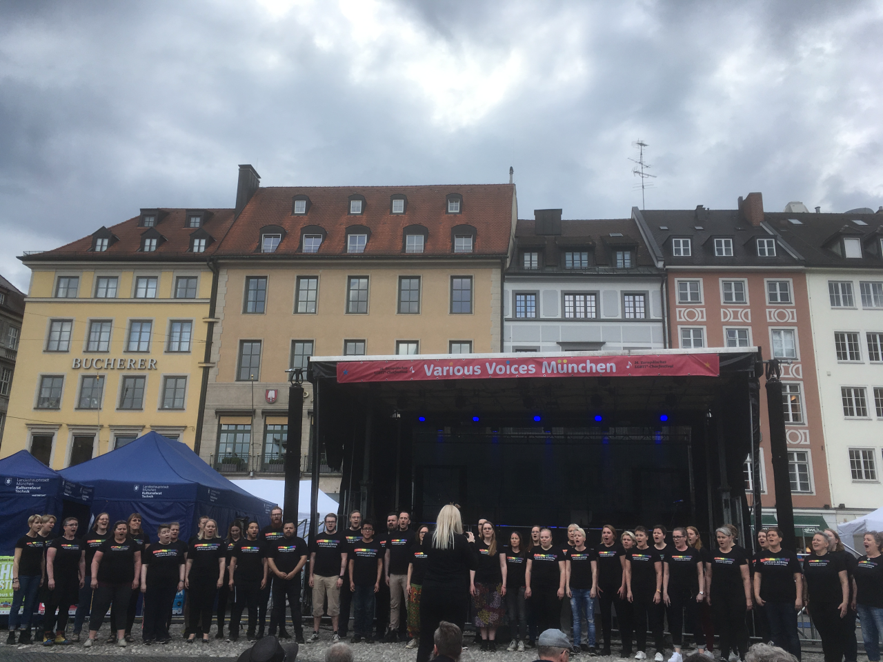 Figure 1. Hinsegin Kórinn (from Reykjavik), Max-Joseph-Platz (Munich), 10 May 2018 (photograph by author).