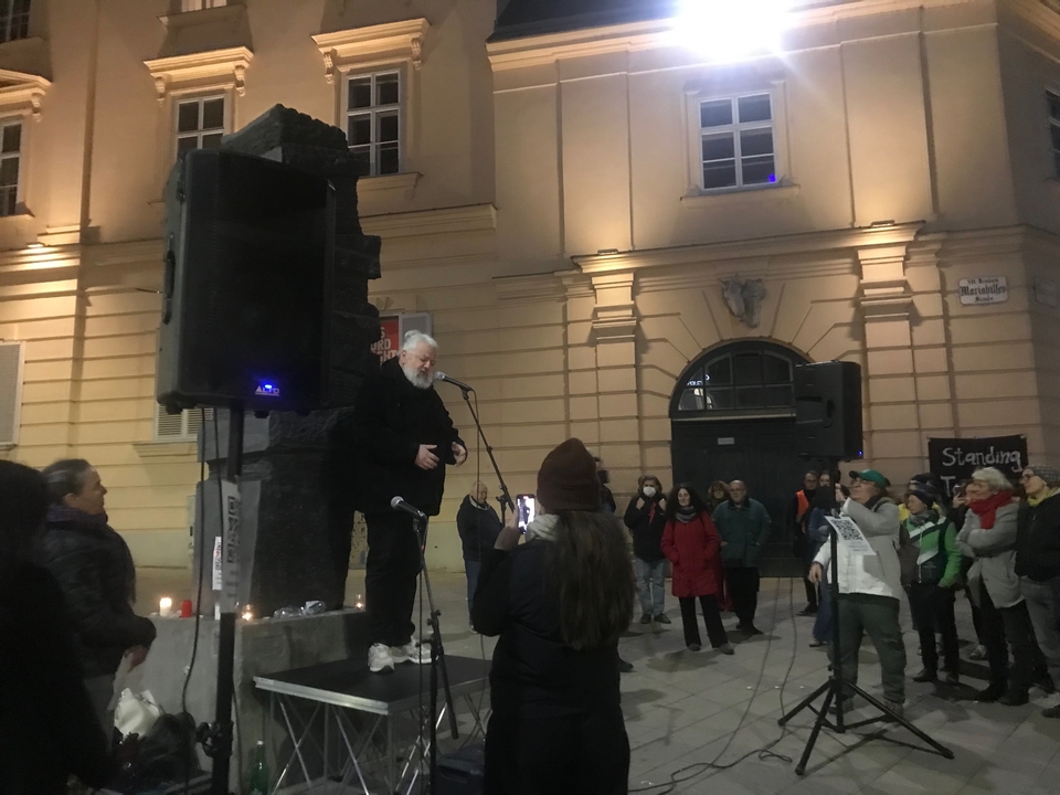Figure 3. Marwan Abado singing “Kul youm” at the vigil of Standing Together Vienna on November 5, 2023, at Platz der Menschenrechte, Vienna (photo by Isabel Frey).